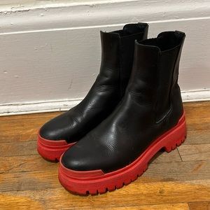 L’INTERVALLE Chunky leather boots